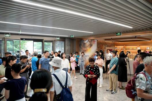 零距離品味光影魅力，沉浸式賞鑒風韻北京——記老舍劇場國際影視文化收藏展